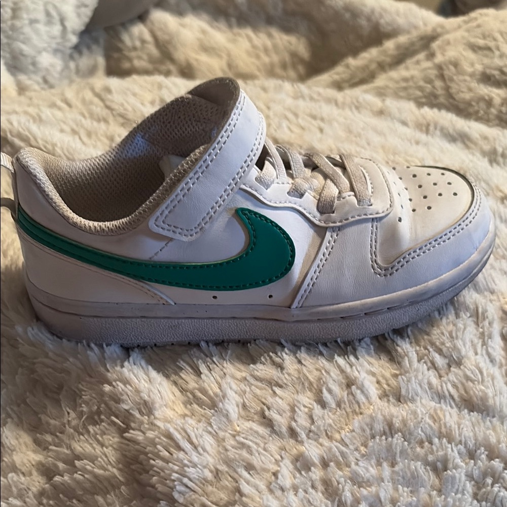 Nike Kids Sneakers in White and Green